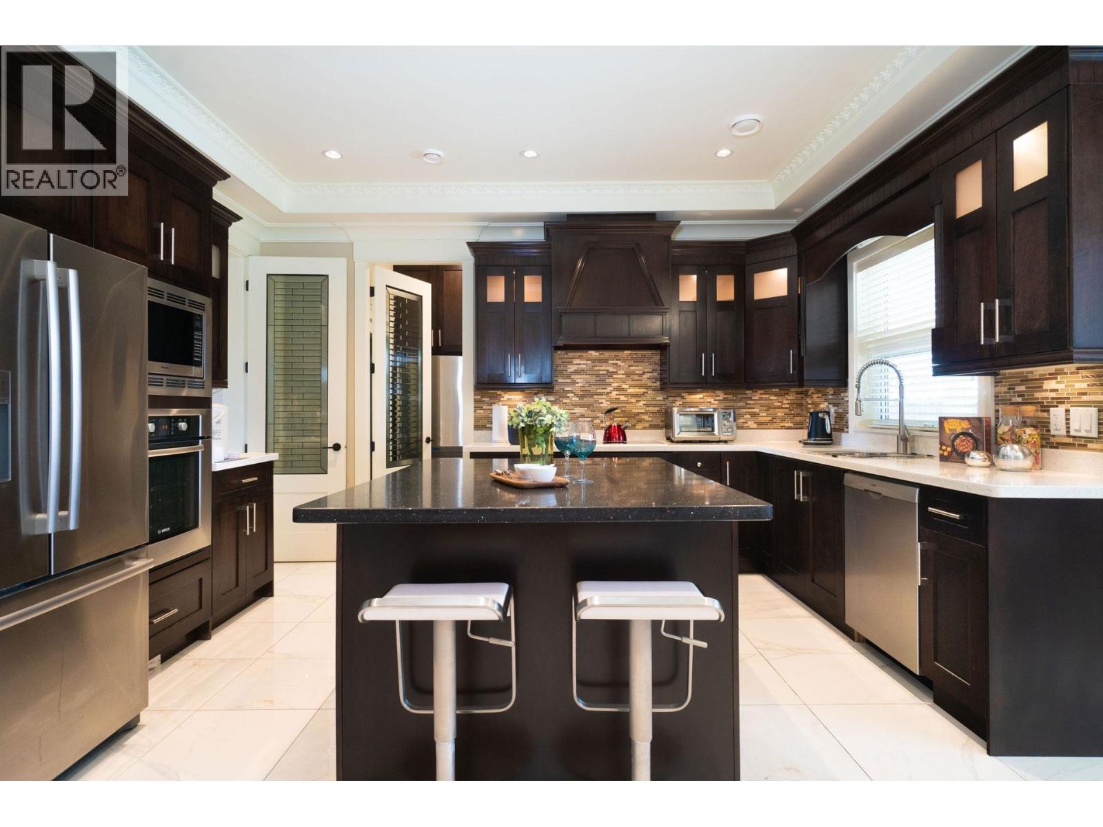 9028 PINEWELL Crescent, Richmond