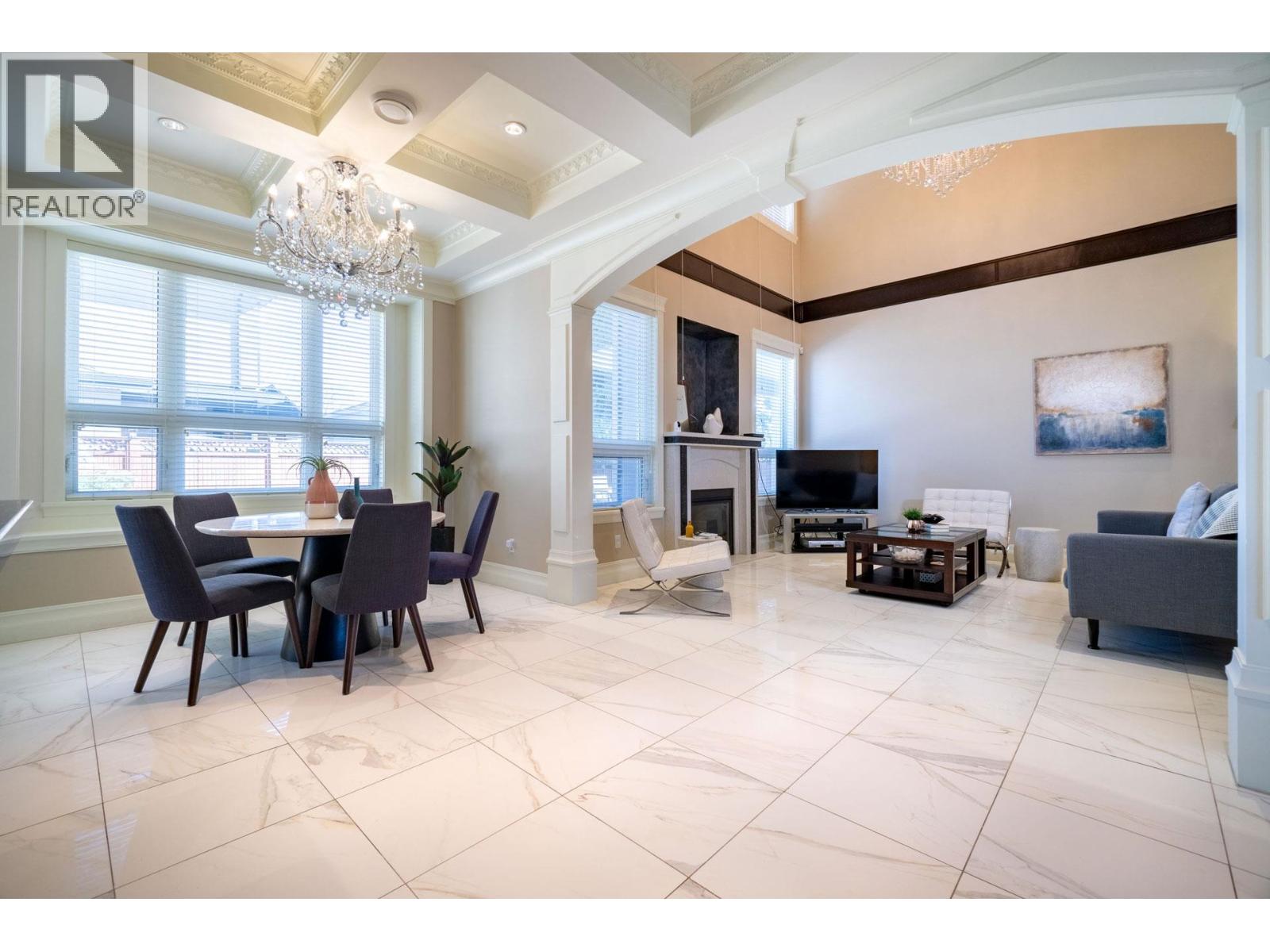 9028 PINEWELL Crescent, Richmond