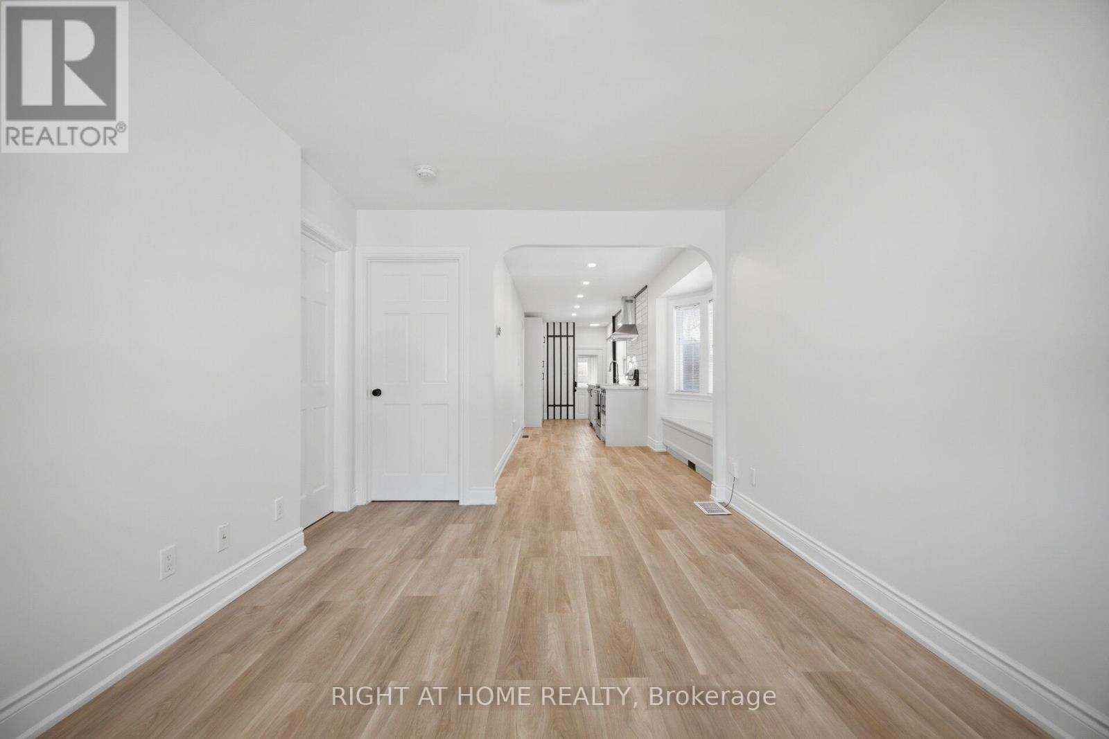 40 SANDERSTEAD AVENUE - 11
