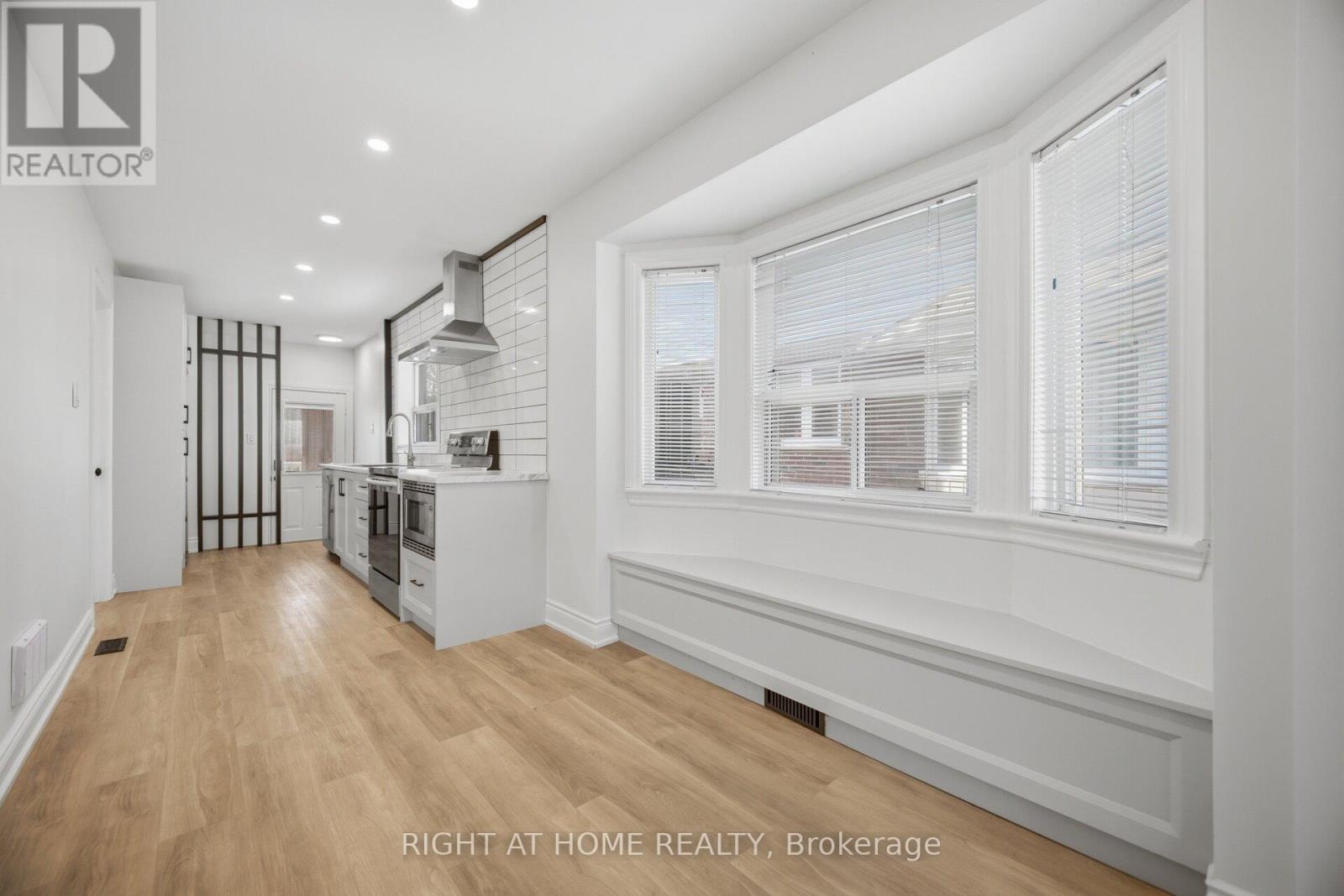 40 SANDERSTEAD AVENUE - 12
