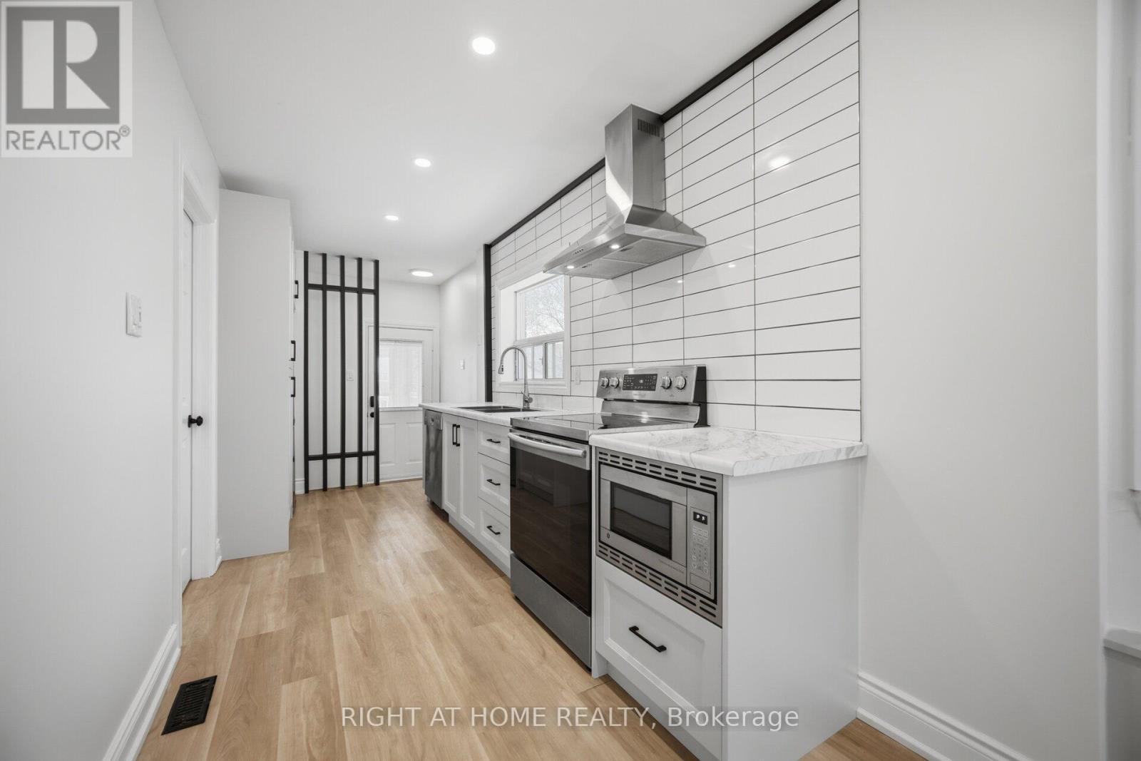 40 SANDERSTEAD AVENUE - 15