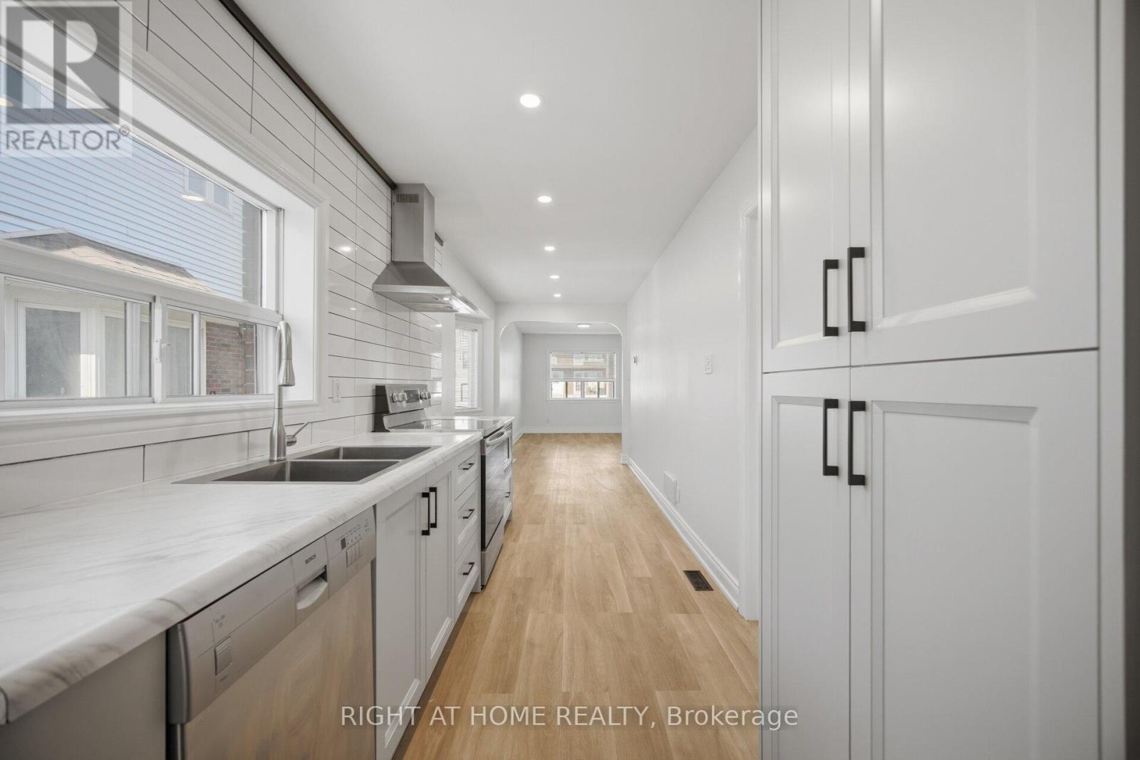 40 SANDERSTEAD AVENUE - 16