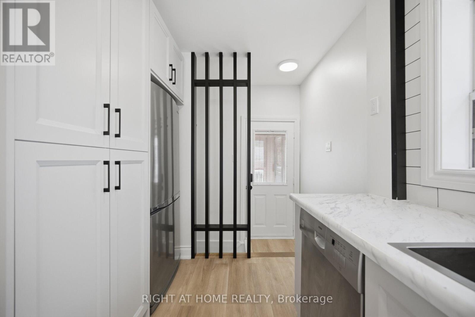 40 SANDERSTEAD AVENUE - 18