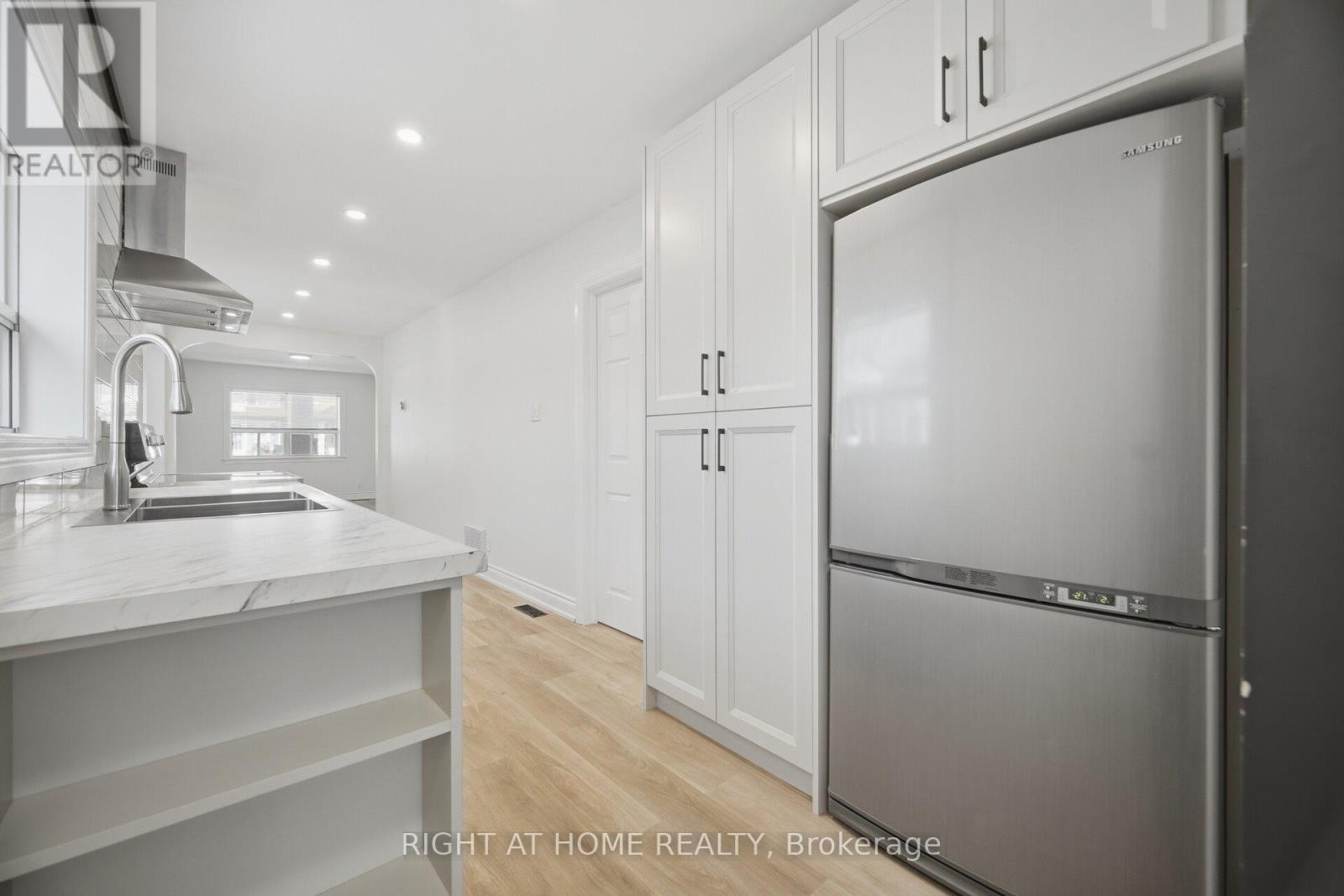 40 SANDERSTEAD AVENUE - 19