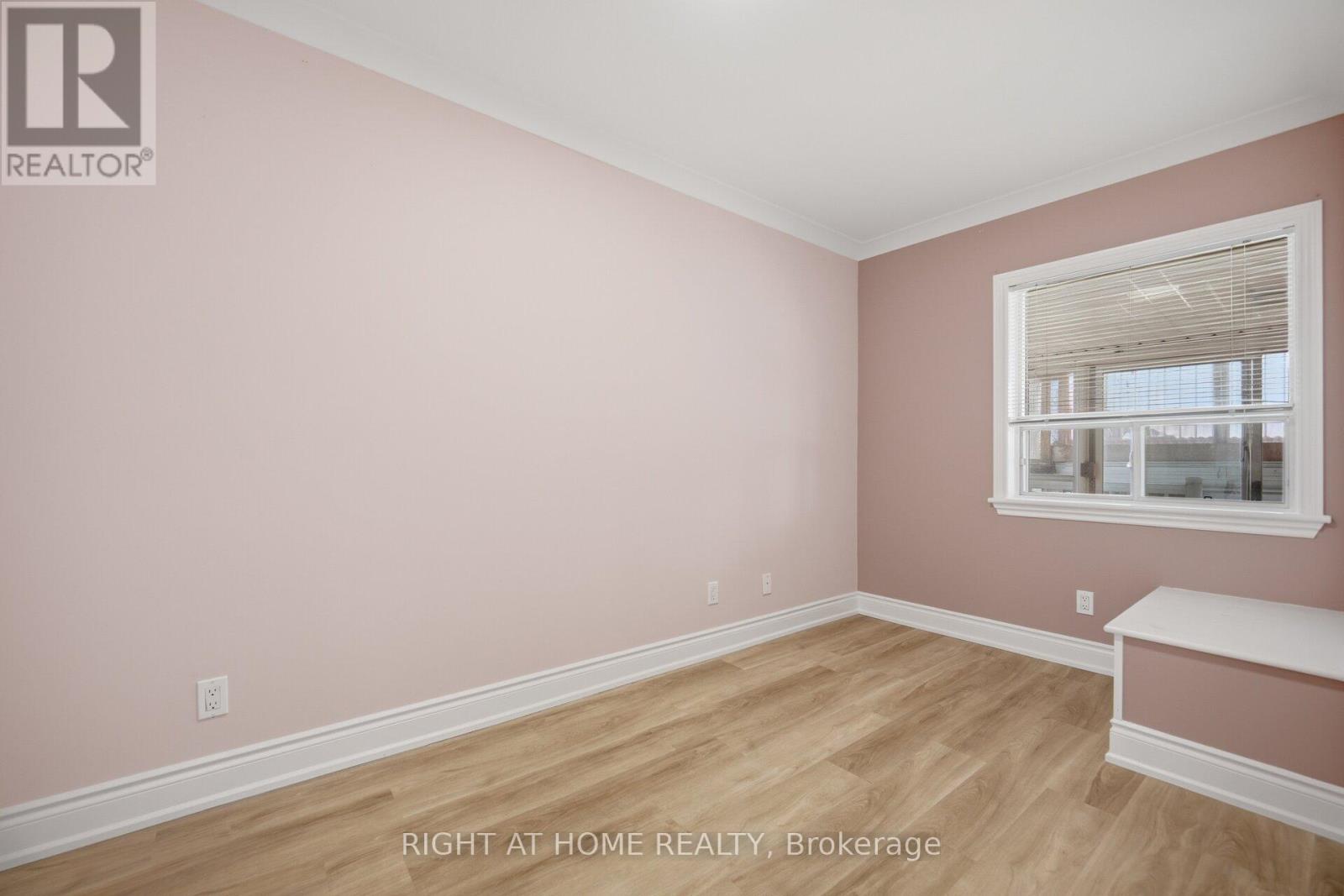 40 SANDERSTEAD AVENUE - 22