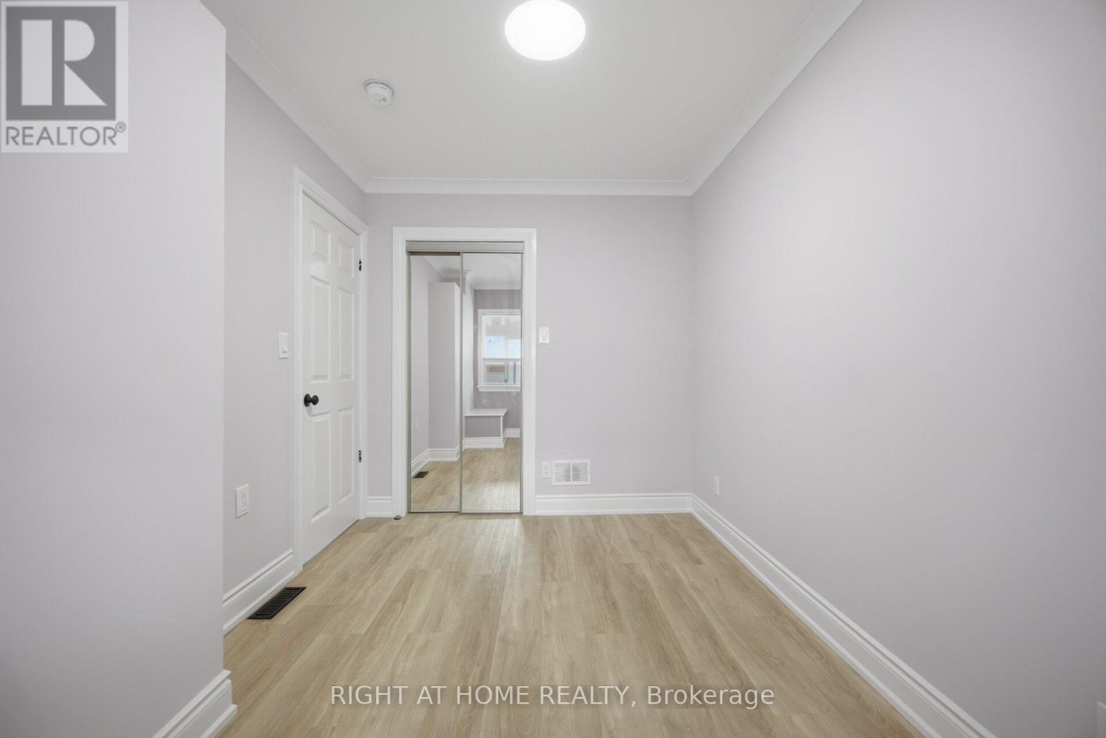 40 SANDERSTEAD AVENUE - 23