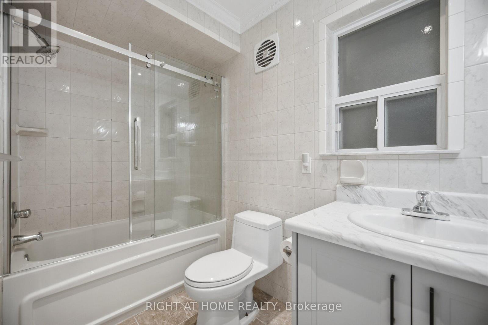 40 SANDERSTEAD AVENUE - 24