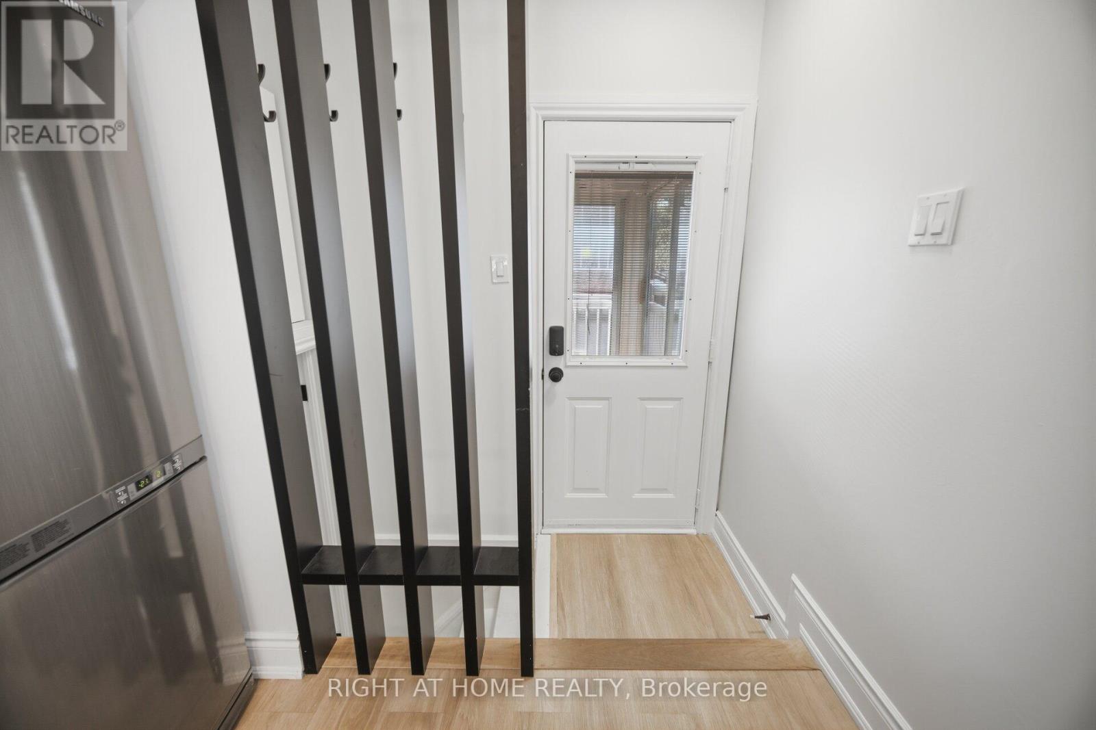 40 SANDERSTEAD AVENUE - 26