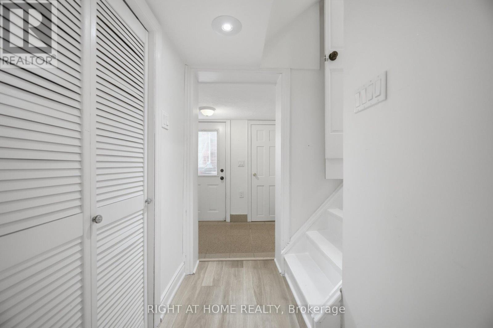 40 SANDERSTEAD AVENUE - 27