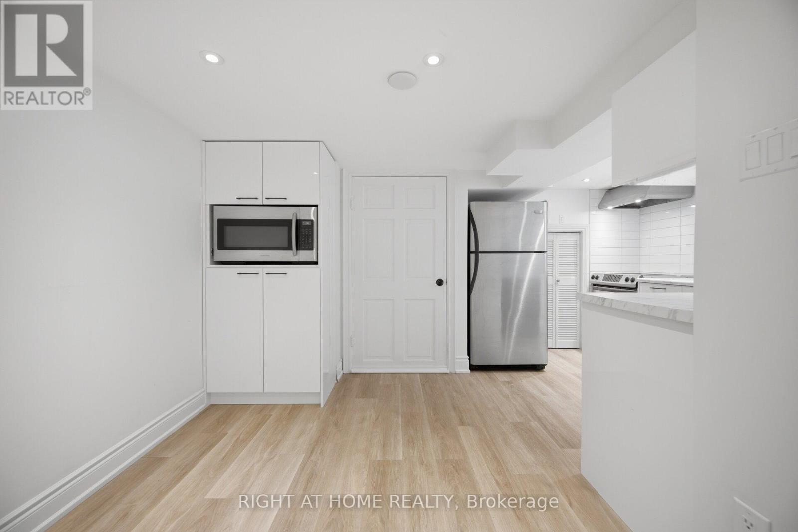 40 SANDERSTEAD AVENUE - 29