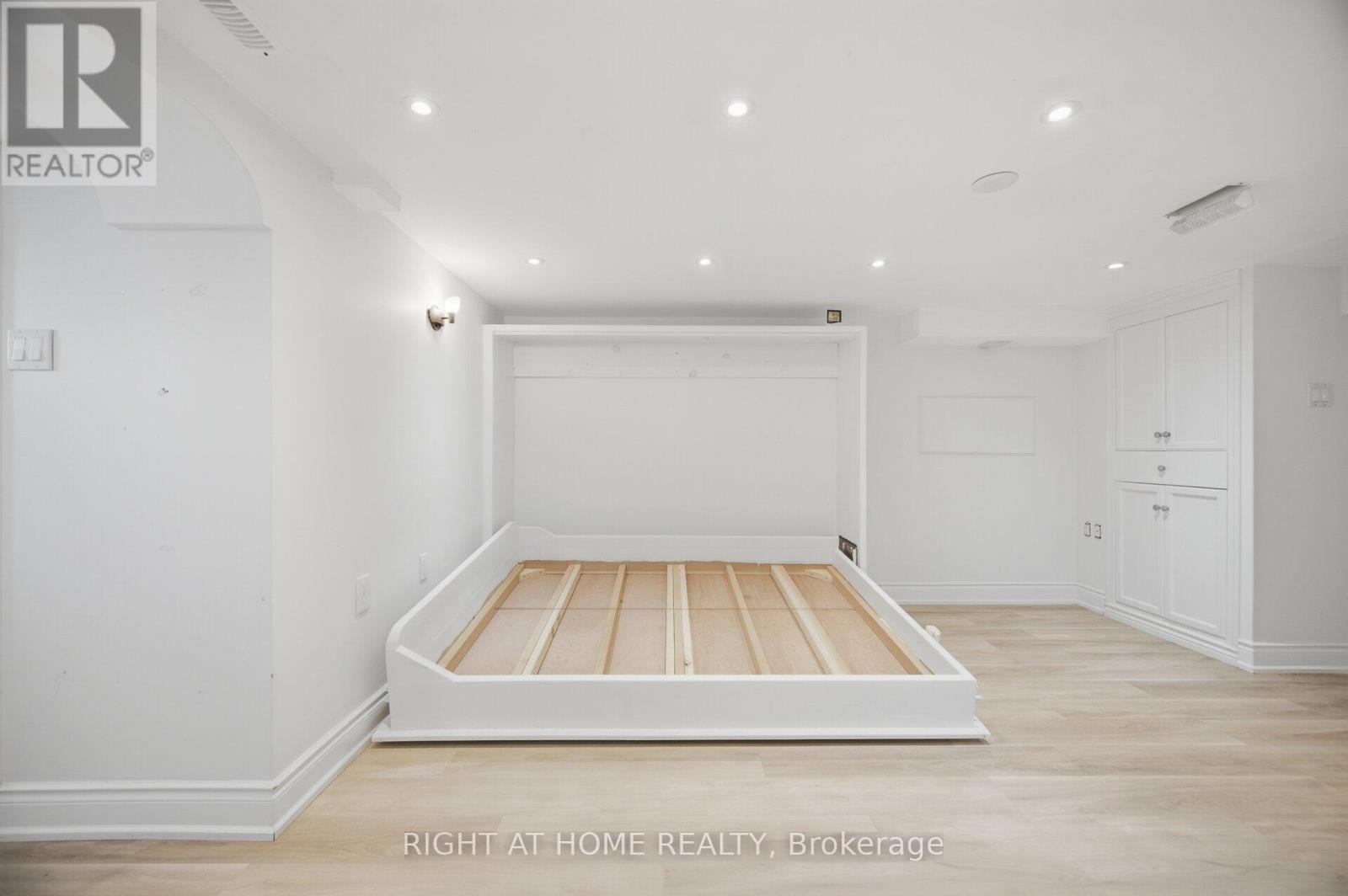 40 SANDERSTEAD AVENUE - 35