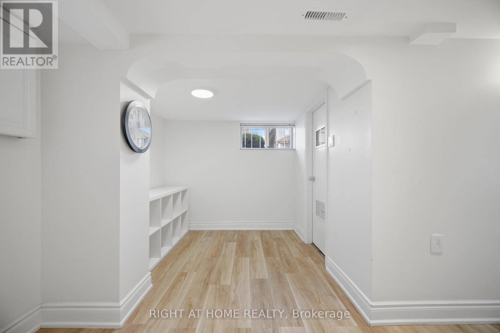 40 SANDERSTEAD AVENUE - 37