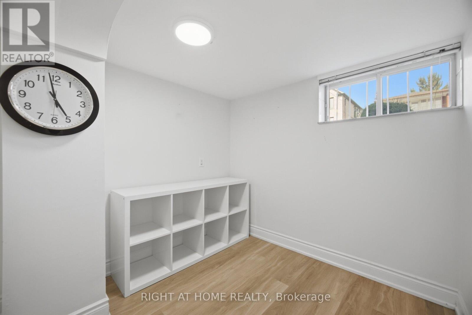 40 SANDERSTEAD AVENUE - 38