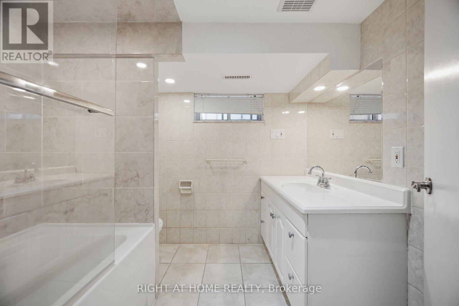 40 SANDERSTEAD AVENUE - 39