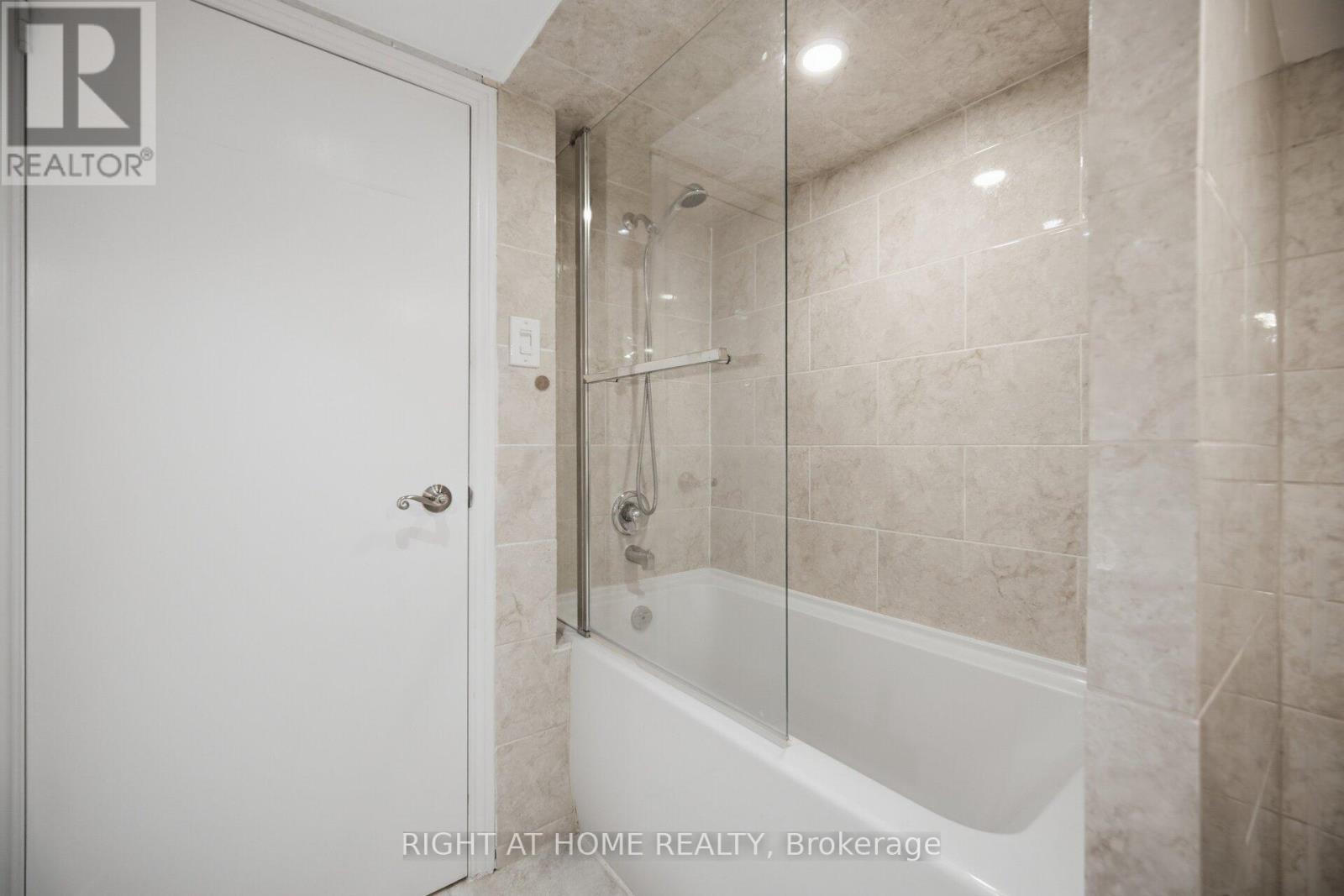 40 SANDERSTEAD AVENUE - 40