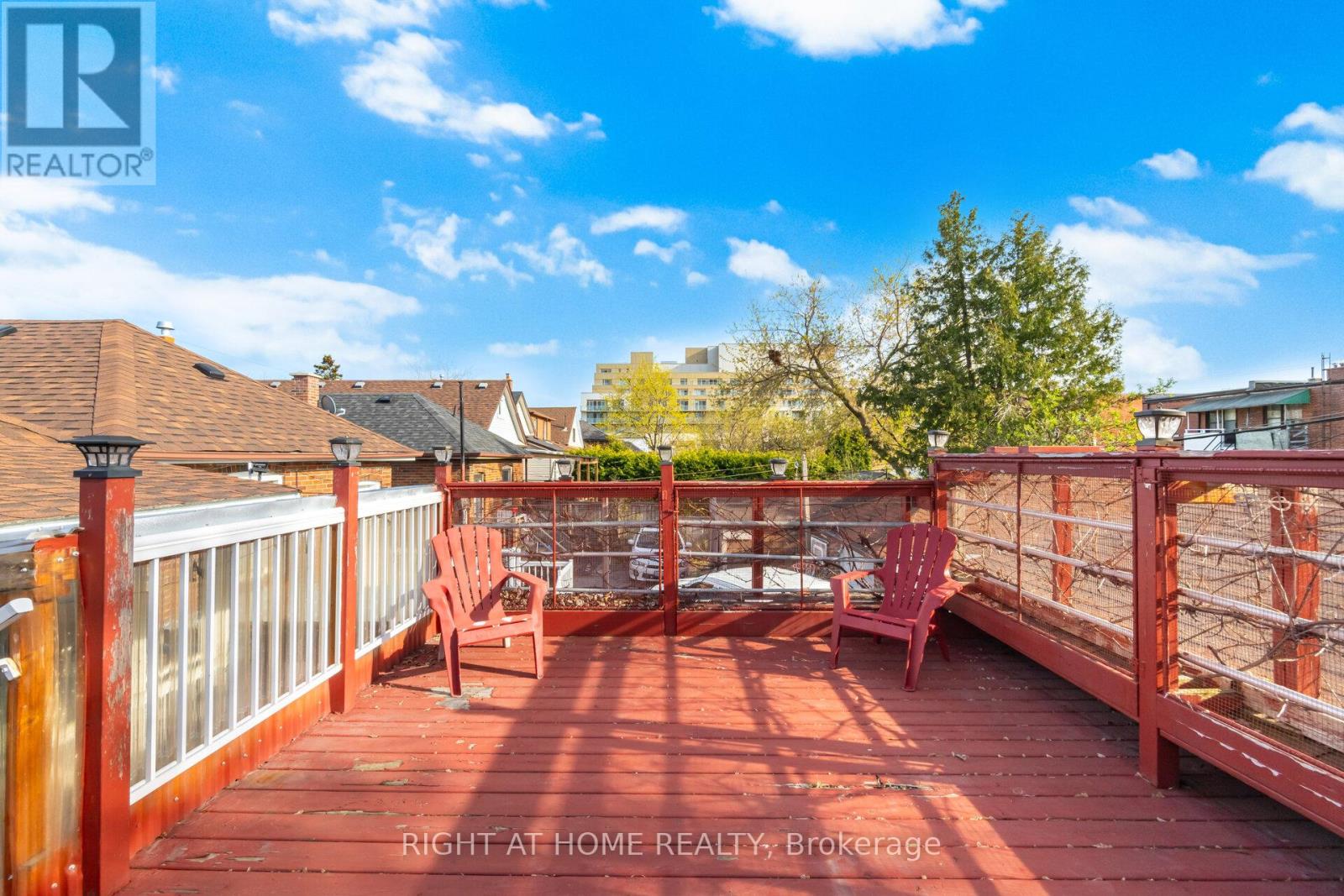 40 SANDERSTEAD AVENUE - 44