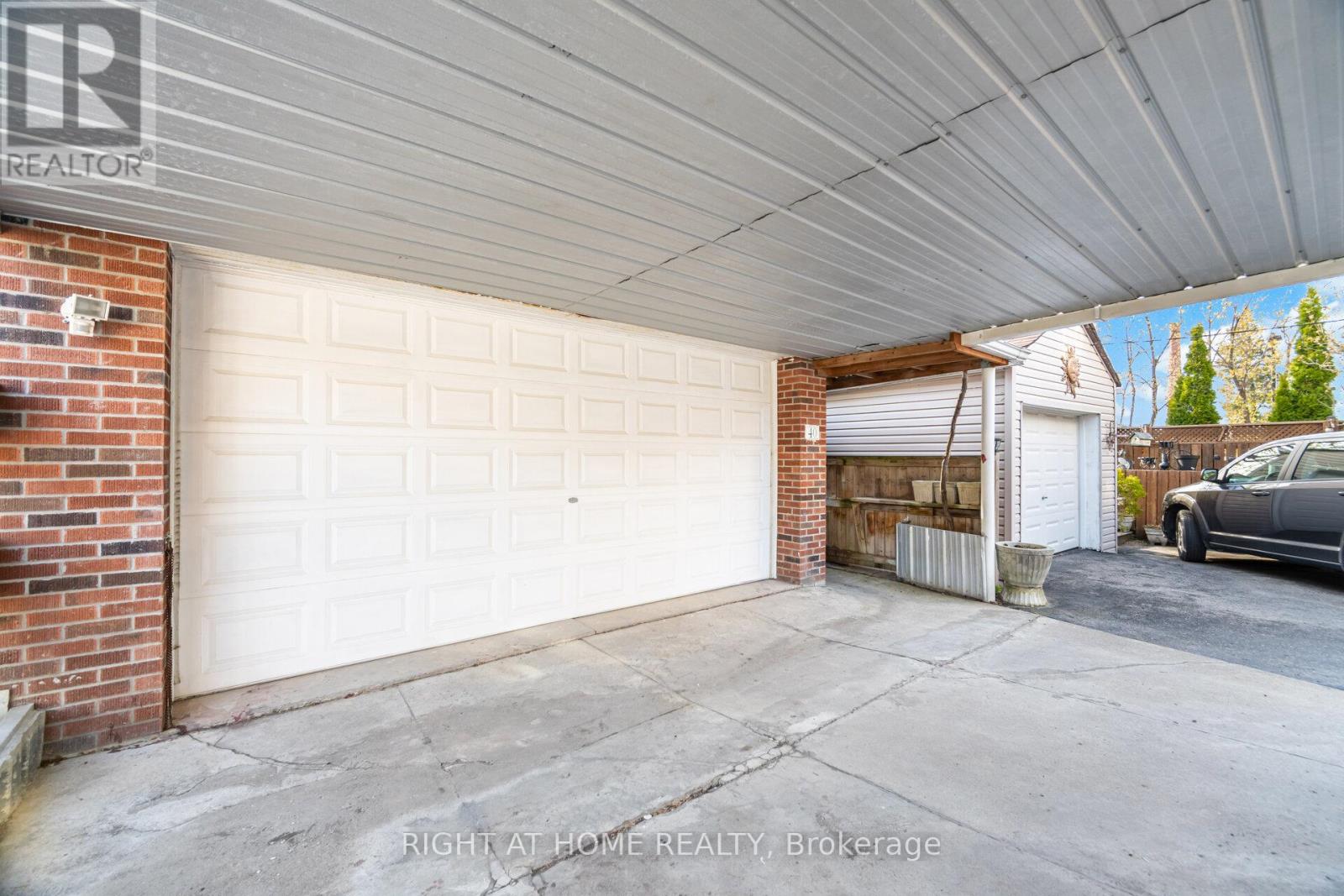 40 SANDERSTEAD AVENUE - 46