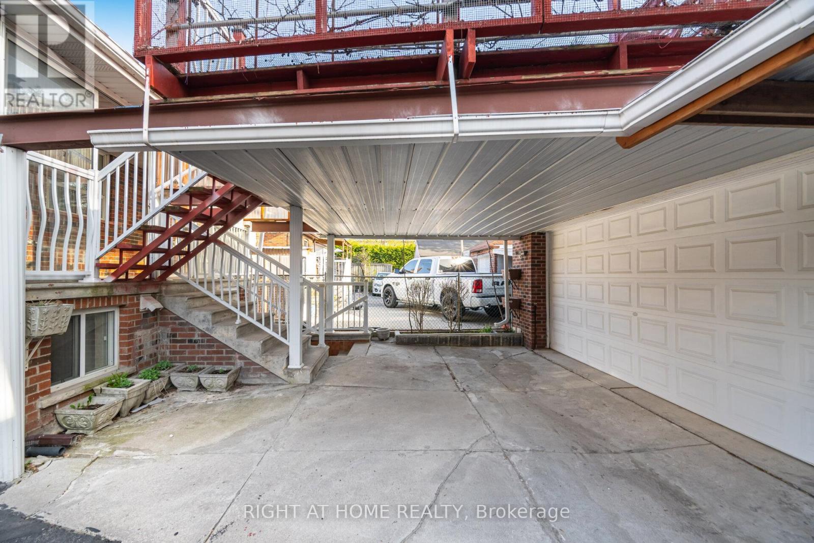 40 SANDERSTEAD AVENUE - 47