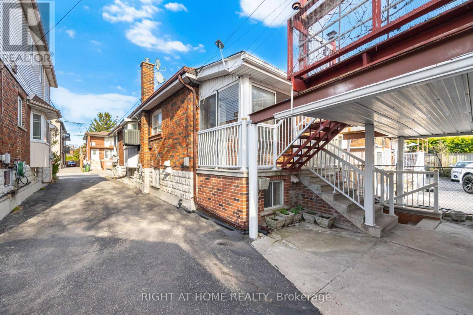 40 SANDERSTEAD AVENUE - 48