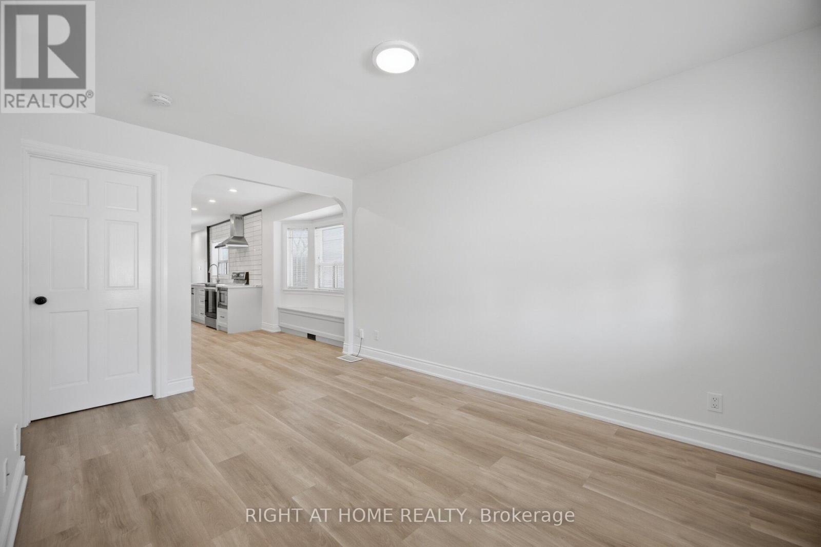 40 SANDERSTEAD AVENUE - 9