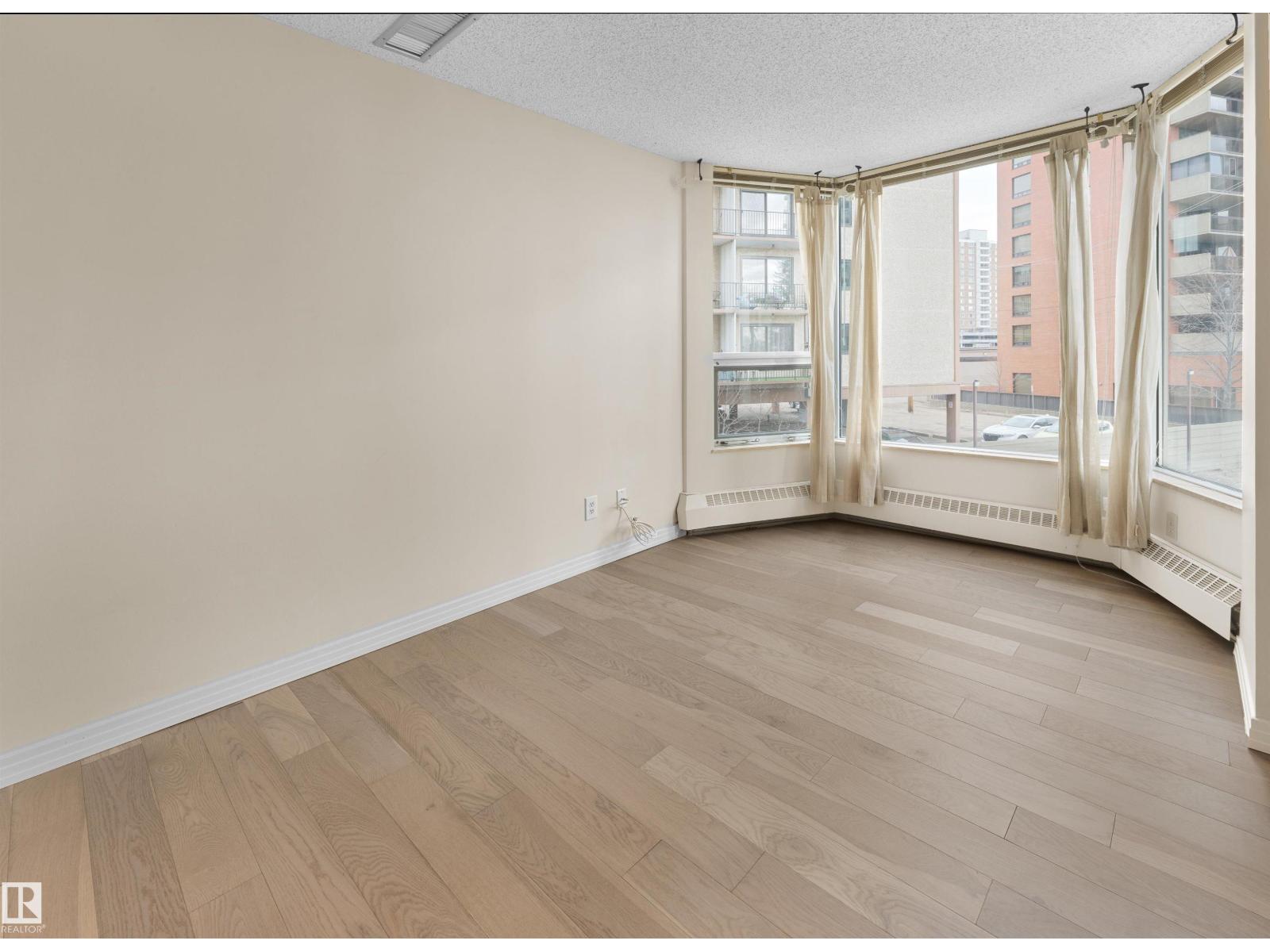 #201 11826 100 AV NW, Edmonton