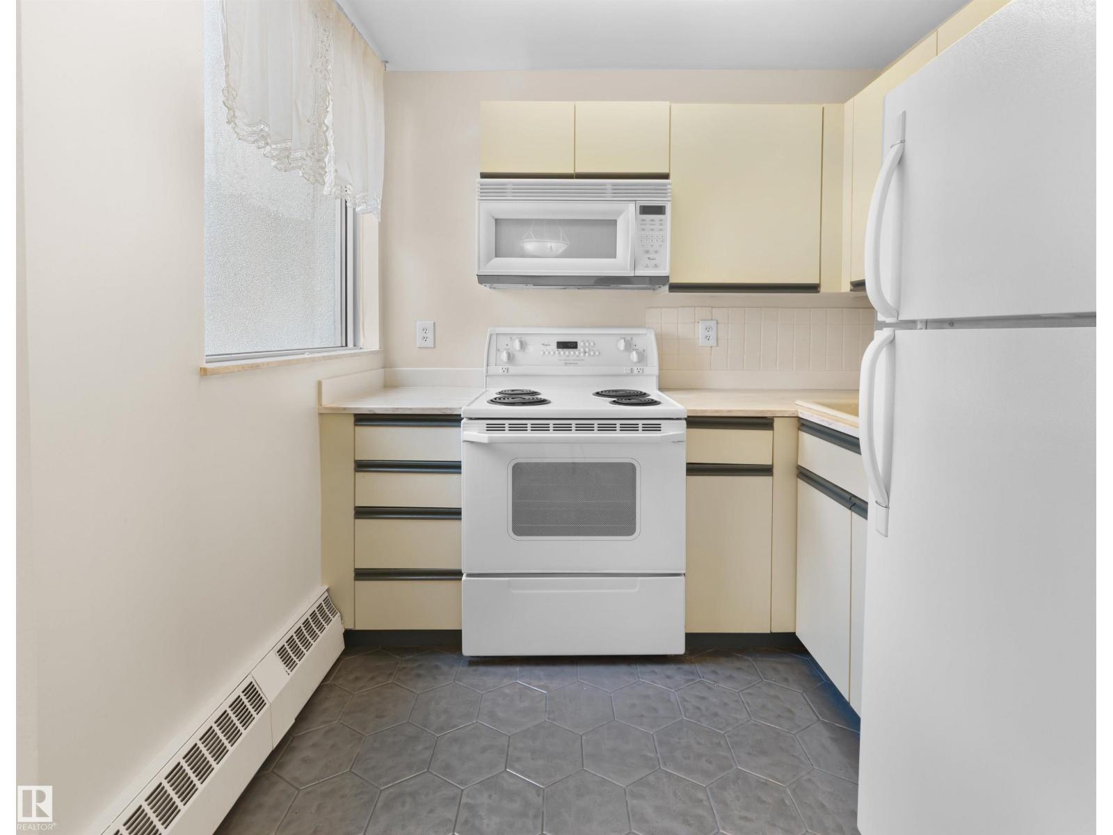 #201 11826 100 AV NW, Edmonton