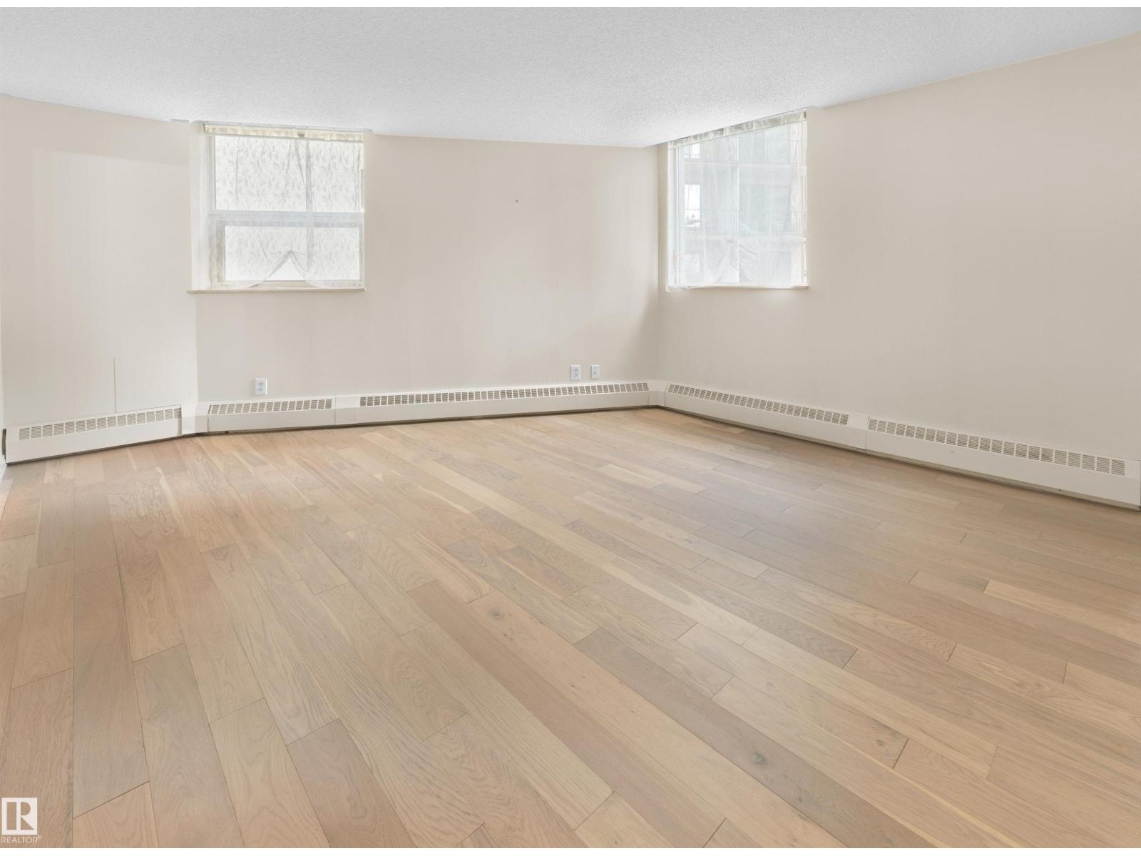 #201 11826 100 AV NW, Edmonton