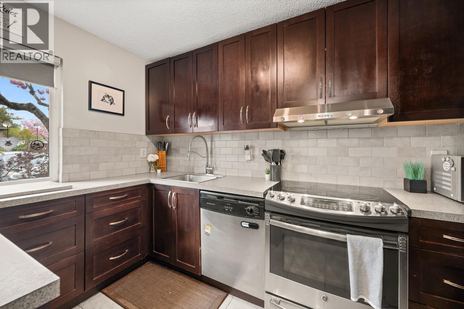 #48-11160 KINGSGROVE Avenue, Richmond