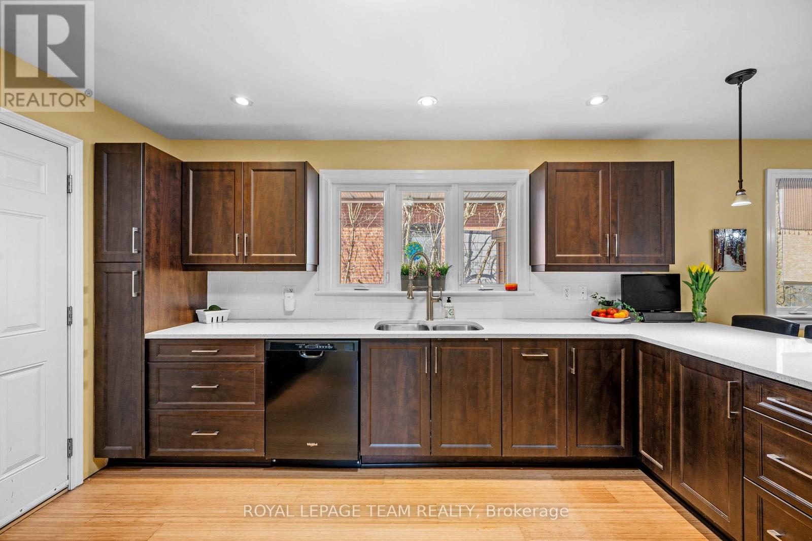 1986 FAIRBANKS AVENUE - 10