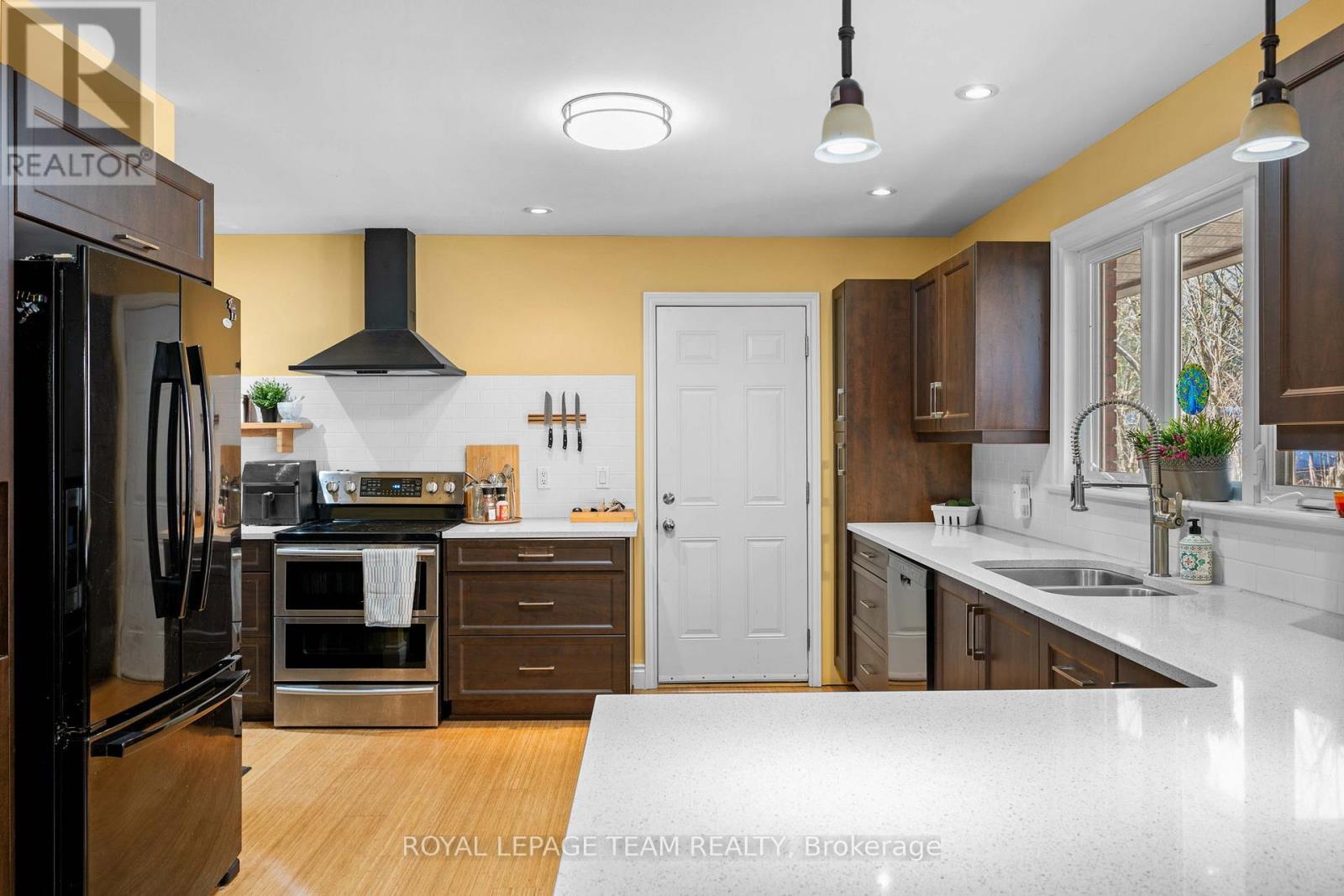 1986 FAIRBANKS AVENUE - 12