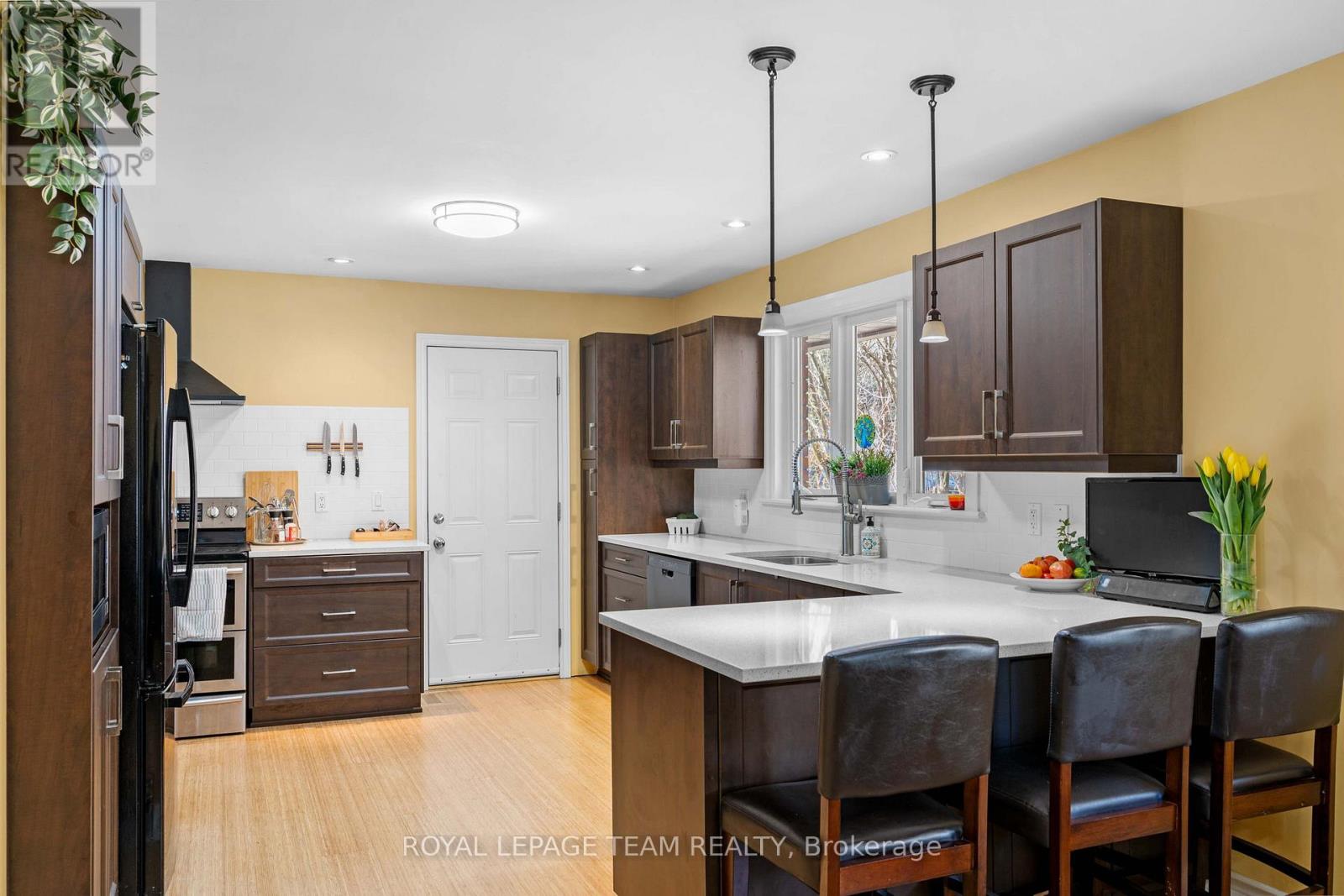 1986 FAIRBANKS AVENUE - 14