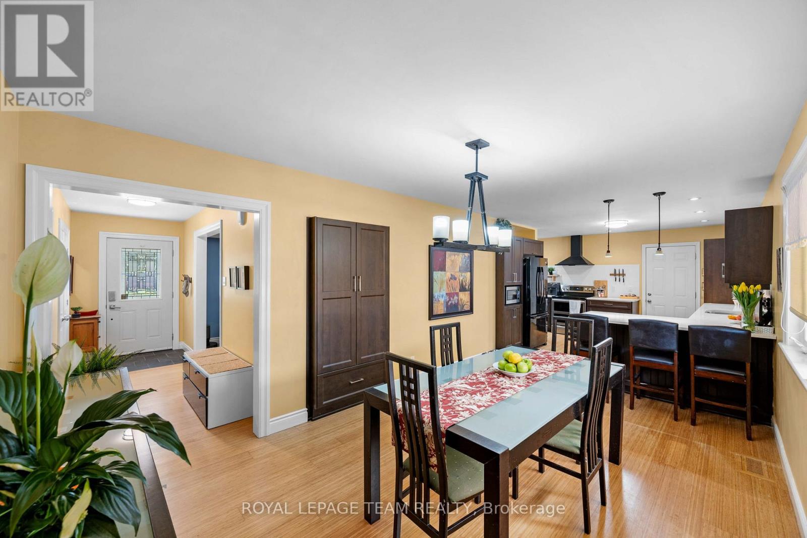 1986 FAIRBANKS AVENUE - 16