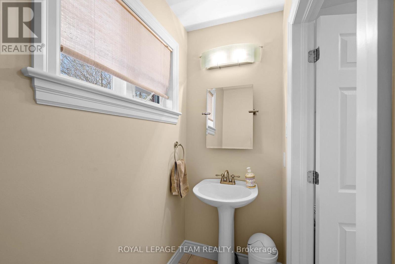 1986 FAIRBANKS AVENUE - 17