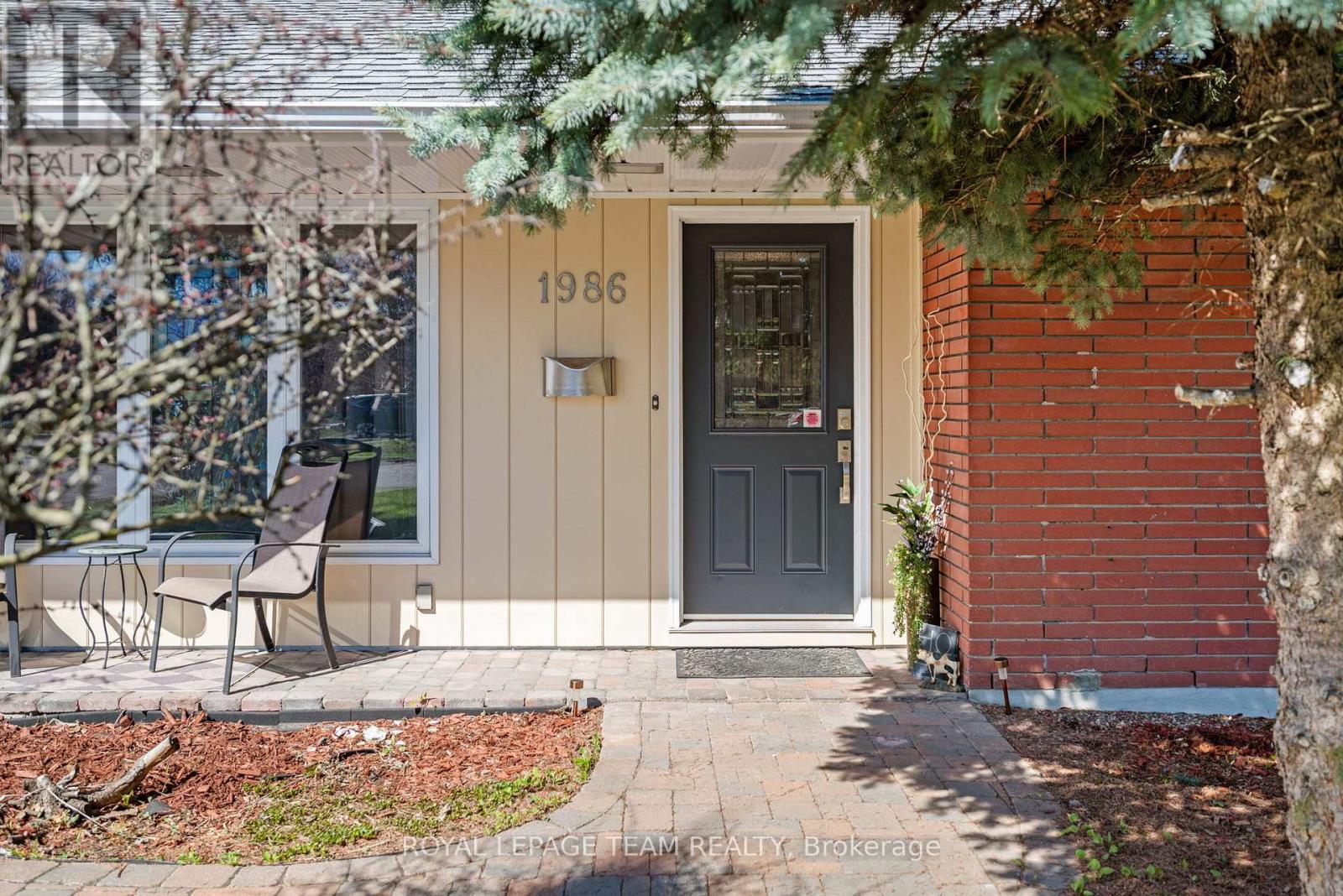 1986 FAIRBANKS AVENUE - 2