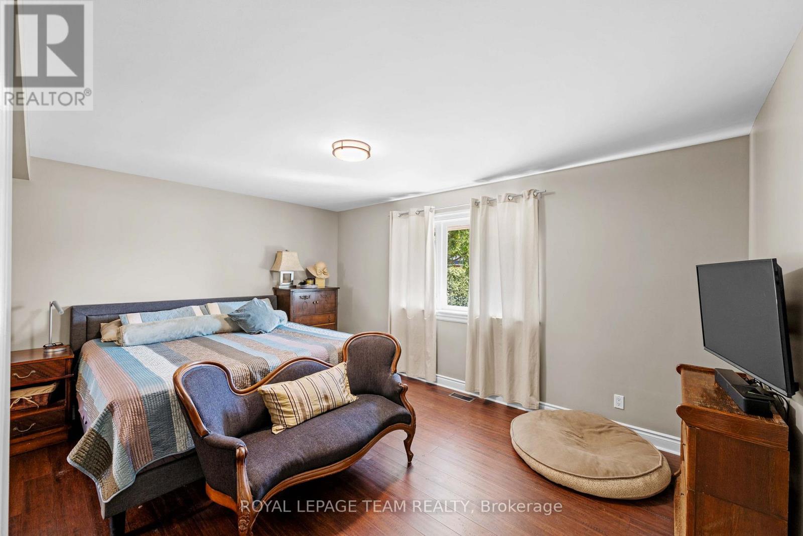 1986 FAIRBANKS AVENUE - 22