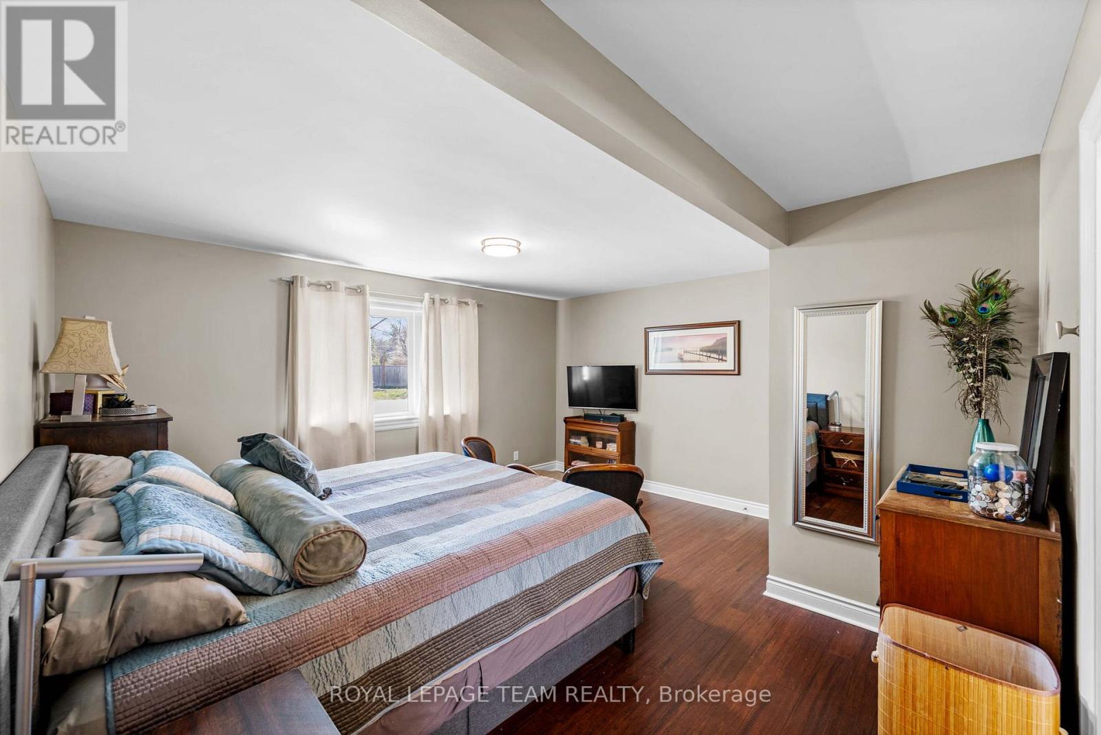 1986 FAIRBANKS AVENUE - 24
