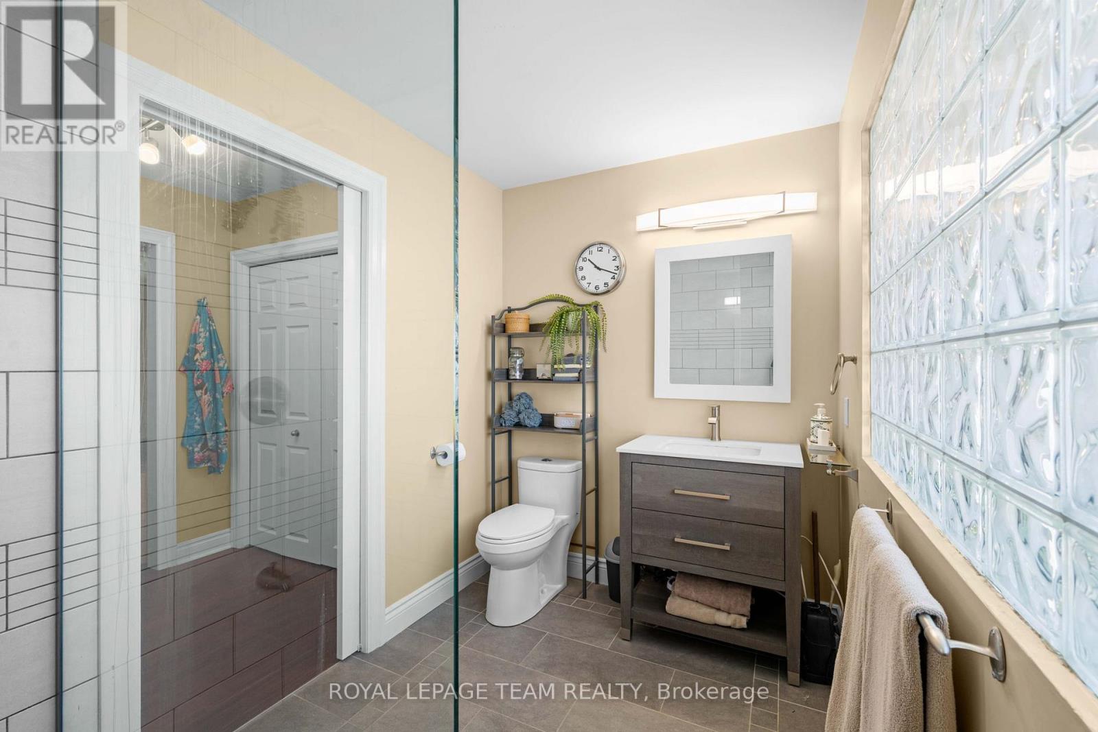 1986 FAIRBANKS AVENUE - 26