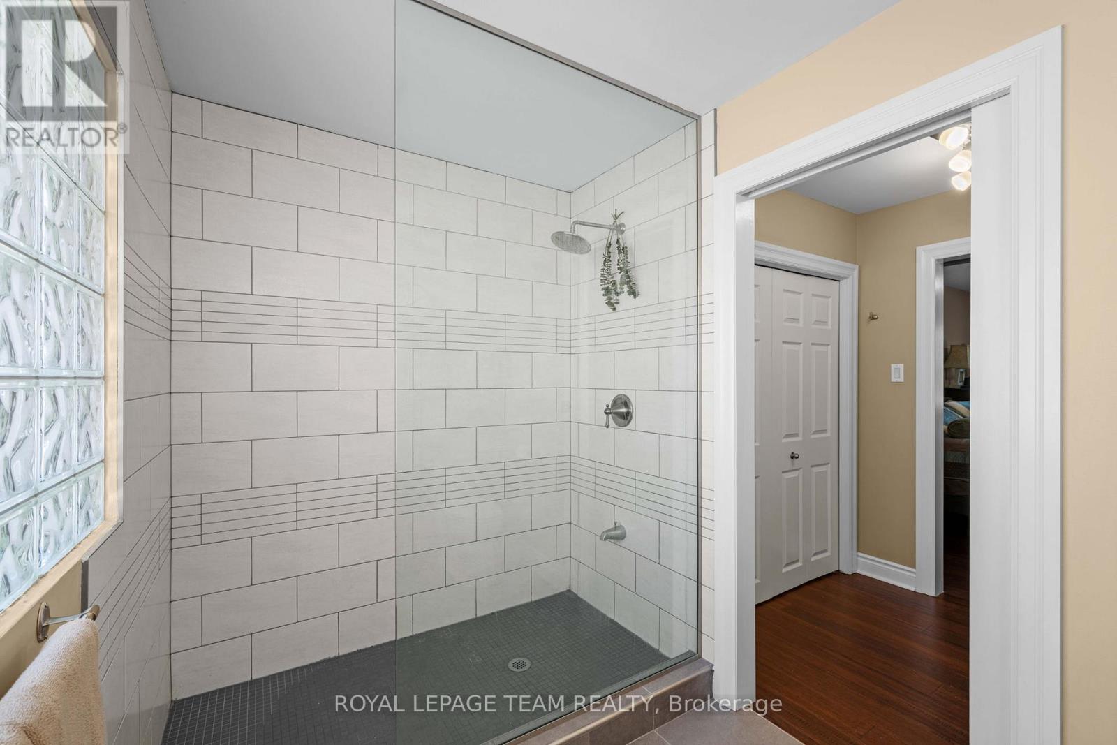 1986 FAIRBANKS AVENUE - 27
