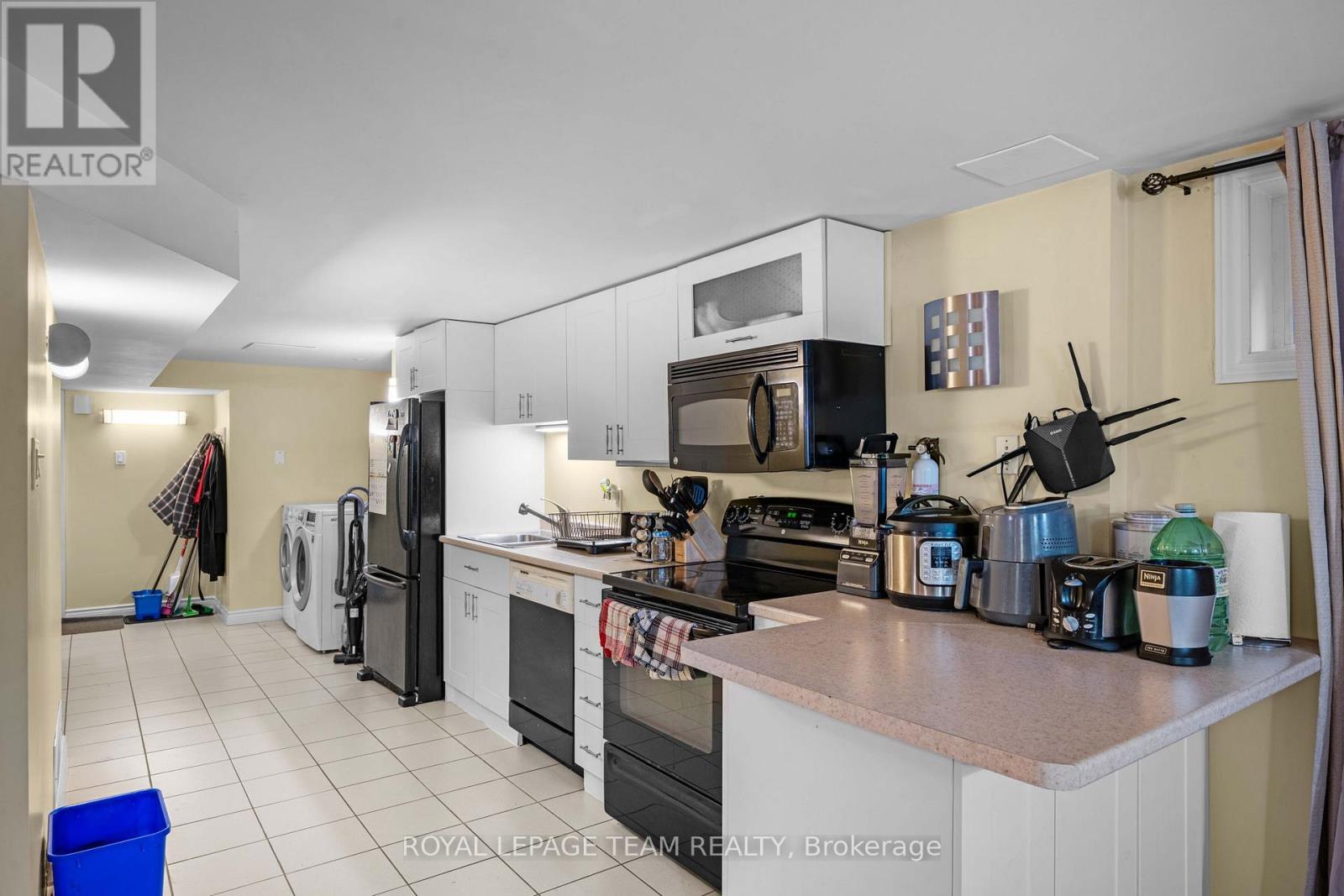 1986 FAIRBANKS AVENUE - 32