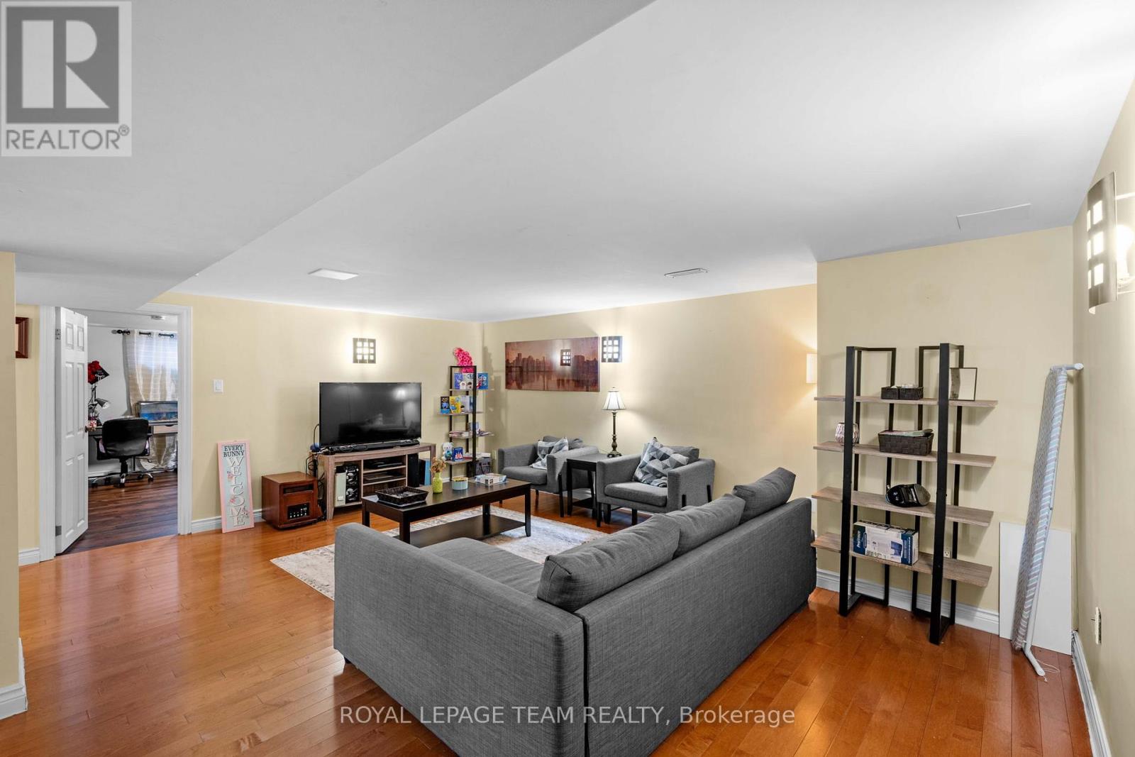 1986 FAIRBANKS AVENUE - 34