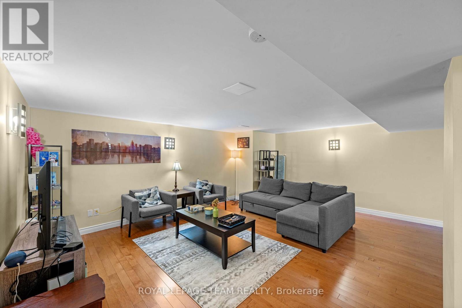 1986 FAIRBANKS AVENUE - 35