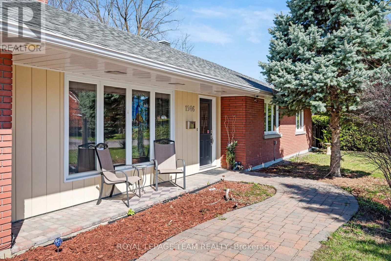 1986 FAIRBANKS AVENUE - 40