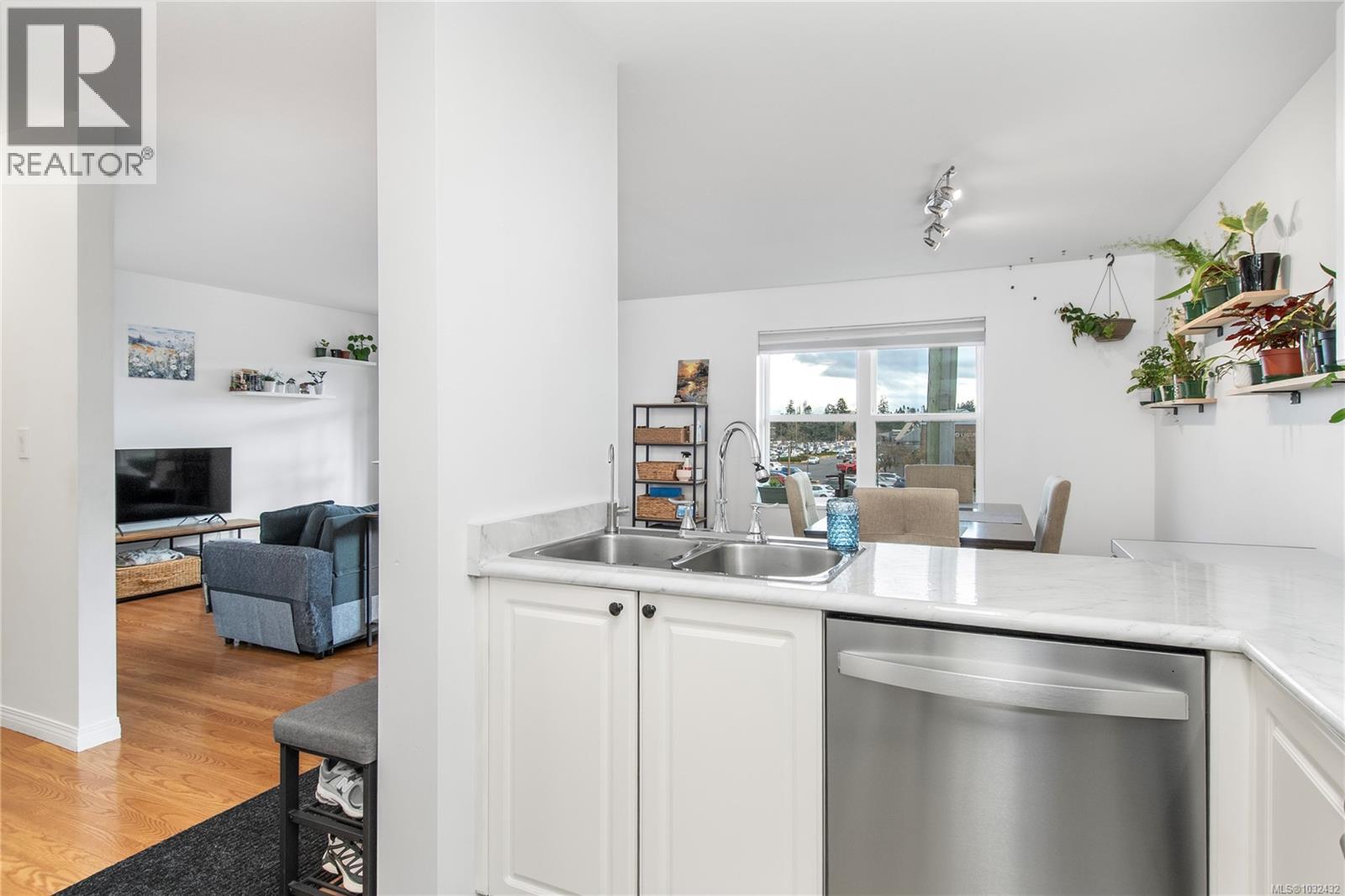 202 2525 Fitzgerald Ave — photo 11