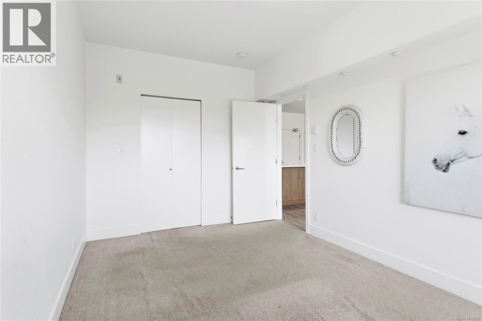 #305 3070 Kilpatrick Ave - 21