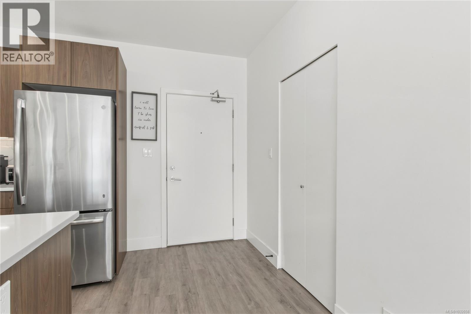 #305 3070 Kilpatrick Ave - 7