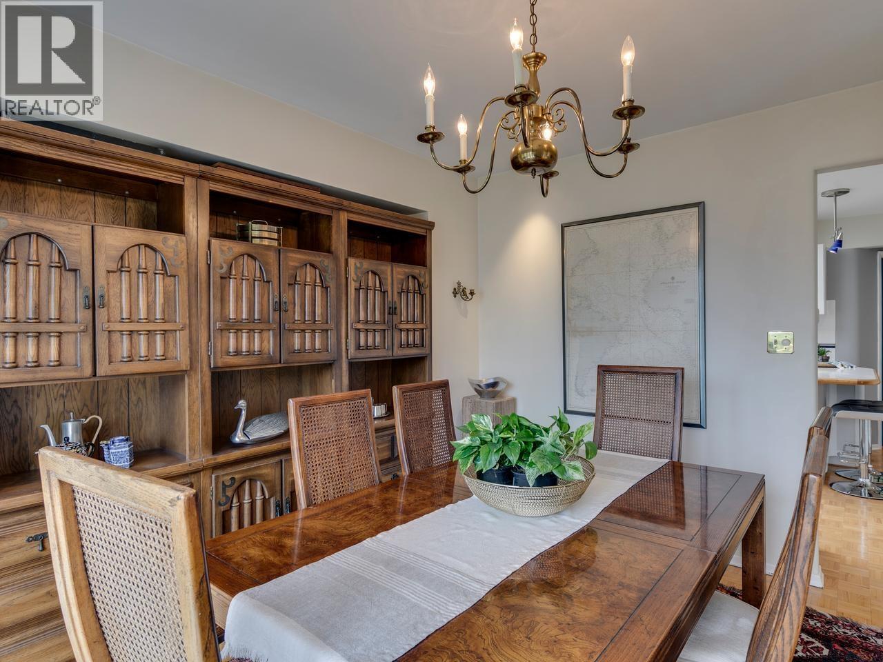 110 OCEANVIEW PLACE, Lions Bay
