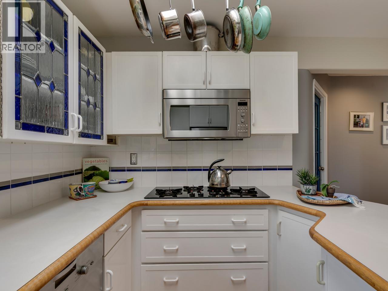 110 OCEANVIEW PLACE, Lions Bay