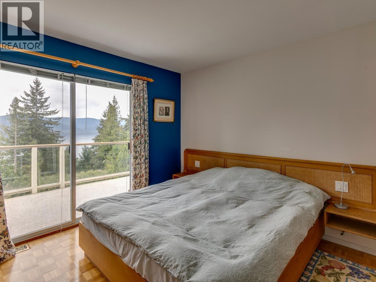 110 OCEANVIEW PLACE, Lions Bay