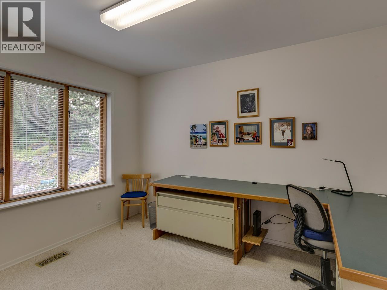110 OCEANVIEW PLACE, Lions Bay