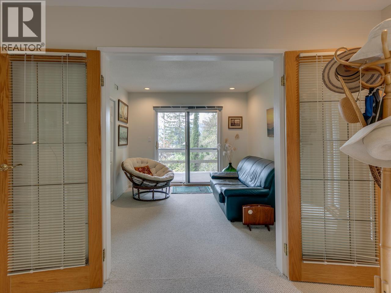 110 OCEANVIEW PLACE, Lions Bay